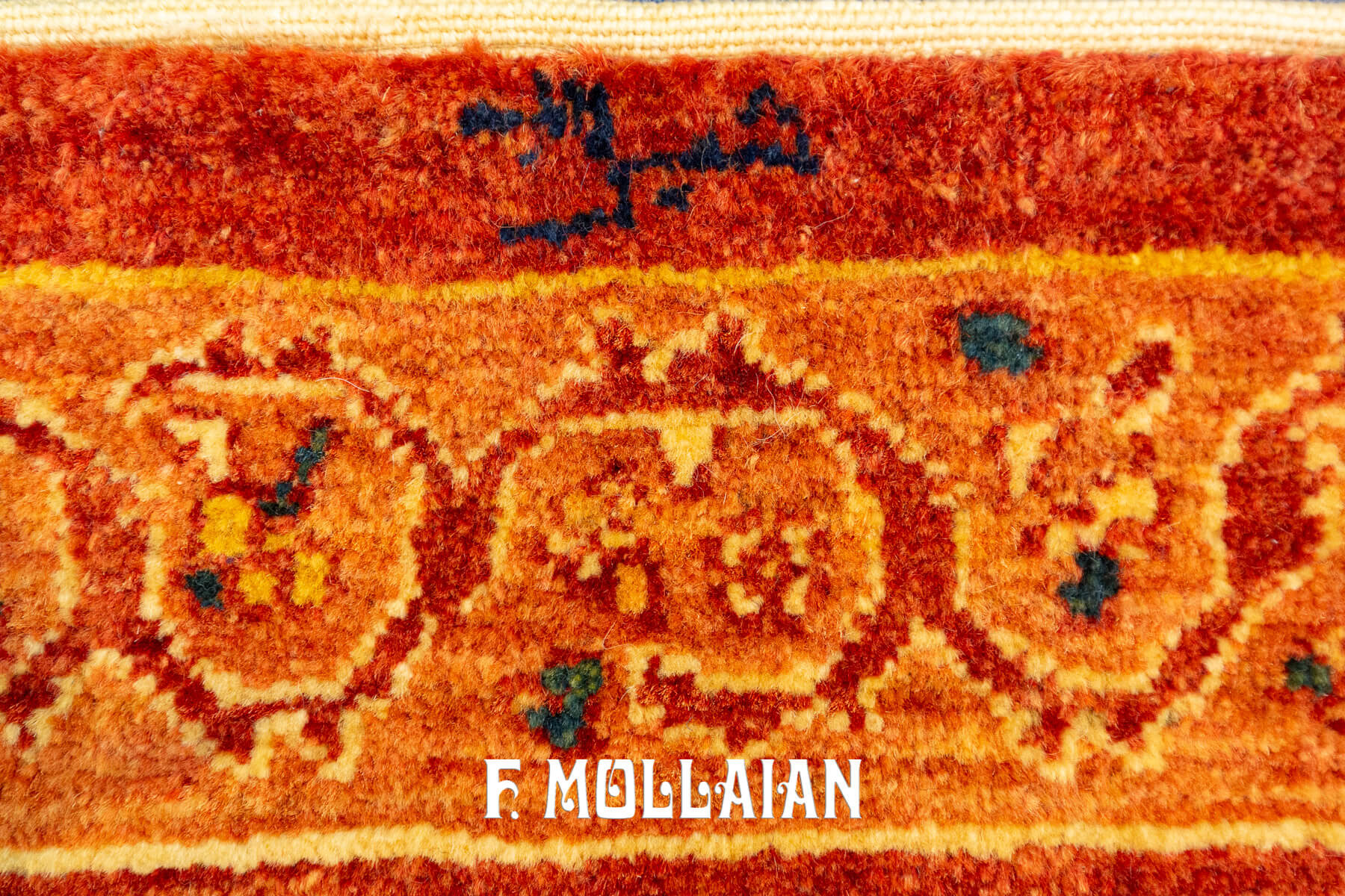 Small Modern Design Hand-knotted Persian Kashkuli Rug (101×95 cm)