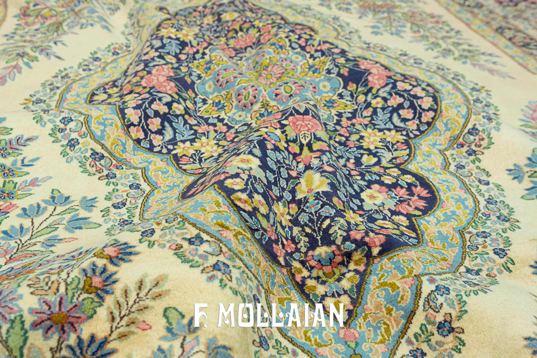 Extra fine Hand-knotted Persian Kerman Sherkat Carpet (295×200 cm)
