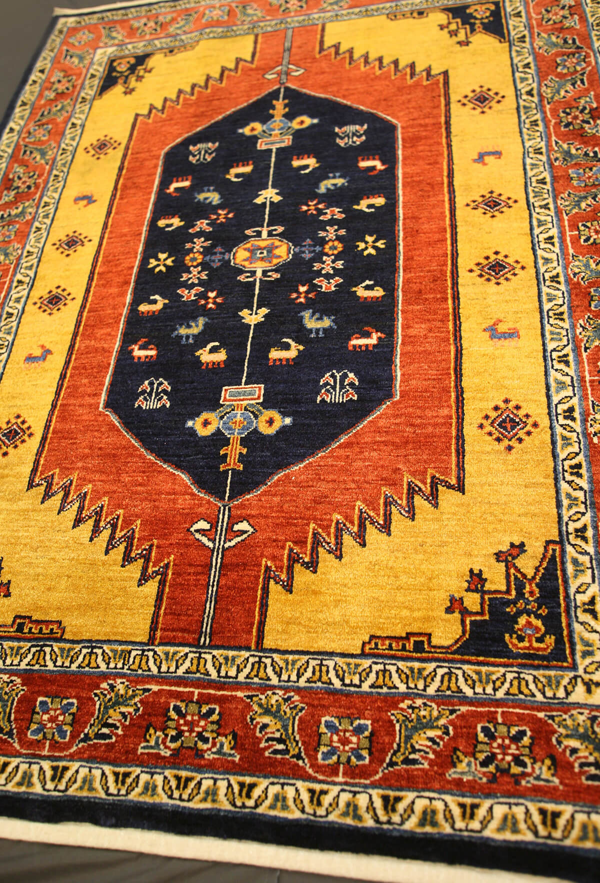 Persian Kashkuli Rug (150×111 cm)